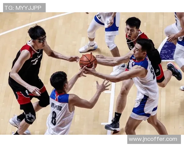 姚明领衔的球队与雷霆展开激烈对决,篮球场上的巅峰对抗即将上演 姚明领衔的球队与雷霆展开激烈对决,篮球场上的巅峰对抗即将上演