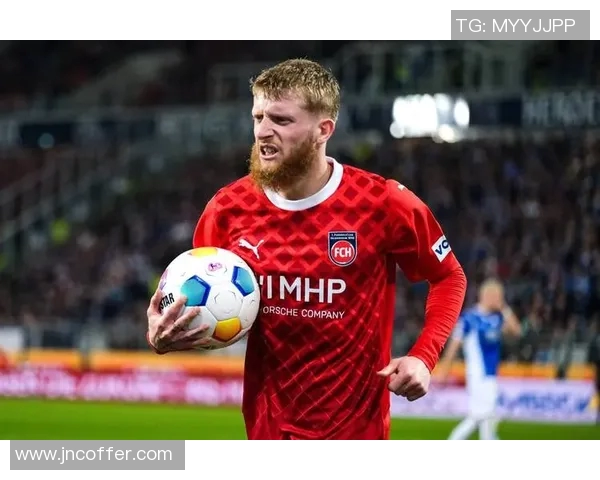 法兰克福主场击败汉诺威,德甲豪强再展神威,提升积分榜排名 法兰克福主场击败汉诺威,德甲豪强再展神威,提升积分榜排名